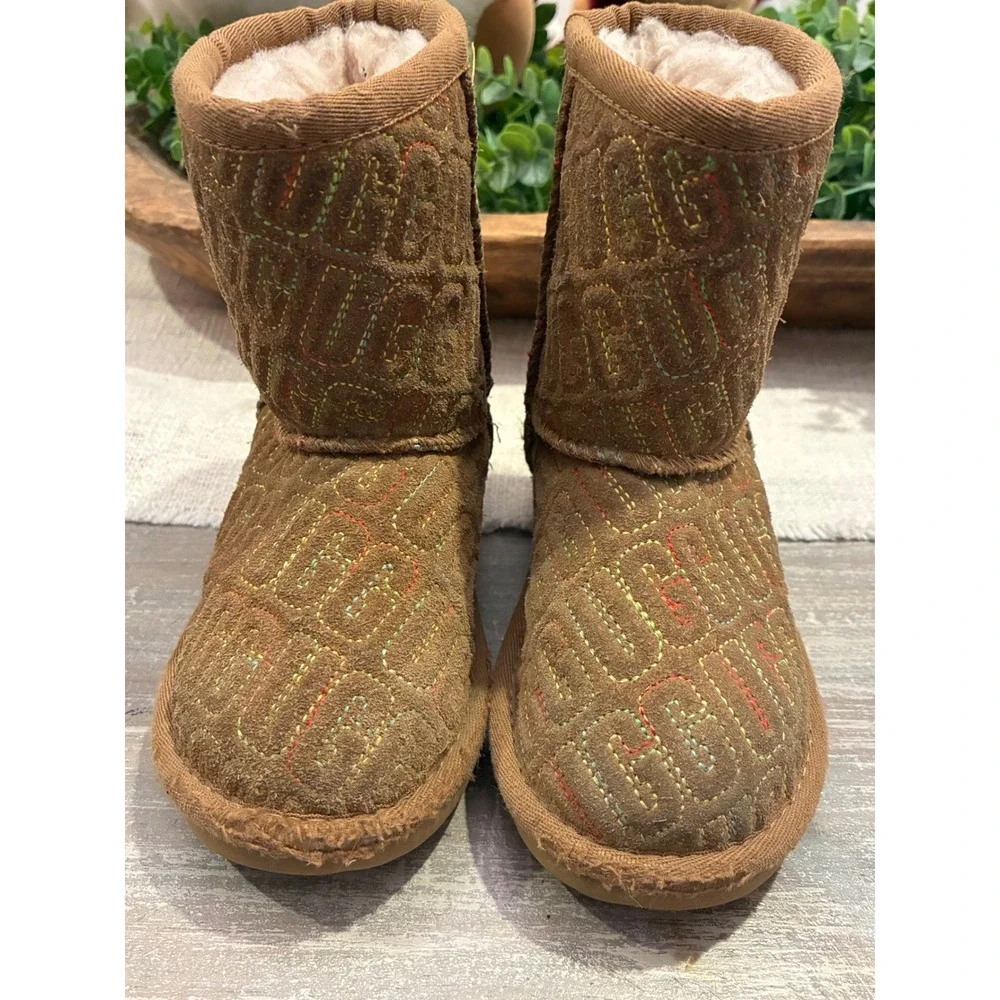 UGG Australia Classic Short Rainbow Logo‎ Embroidered Chestnut Suede Boots Kids
